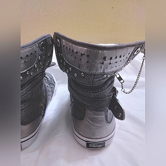 Pastry Women's Pinwheel Sneakers Size 8.5 Gray/ Black - Picture 3 of 9